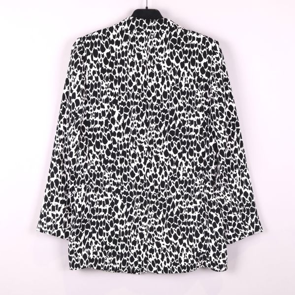 Leopardmönstrad kavaj bakifrån