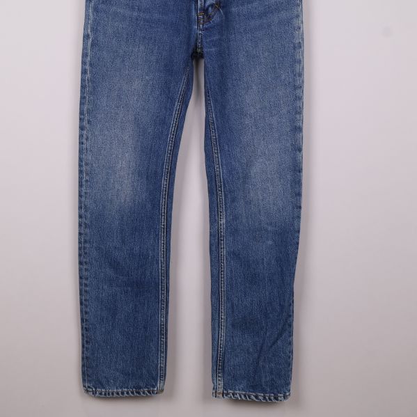 Närbild av jeans fåll