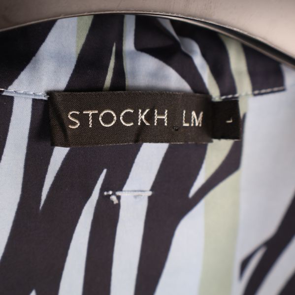 STOCKH LM märke i svart och vit