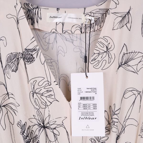 InWear varumärkesetikett i klänningen