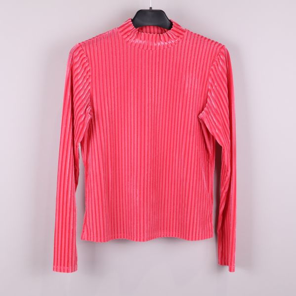 Rosa randig tröja framifrån