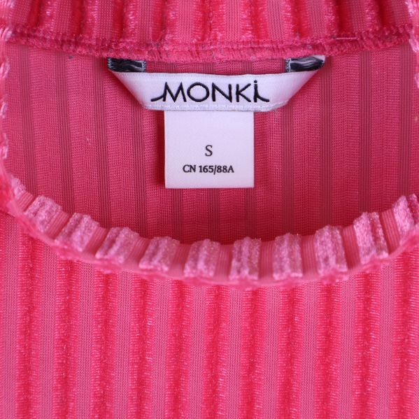 Monki etikett med storlek S