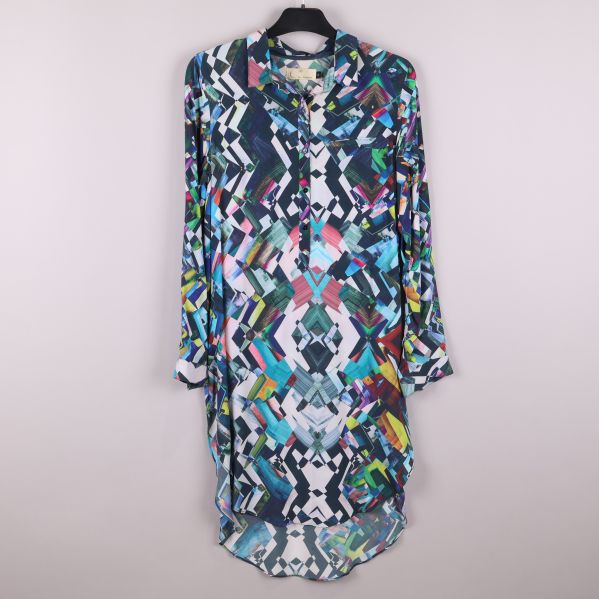 Flerfärgad klänning framifrån