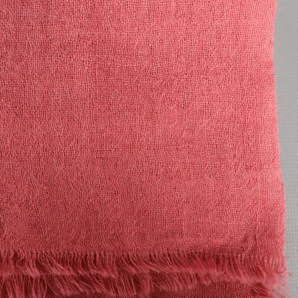 Närbild på texturen av rosa sjal