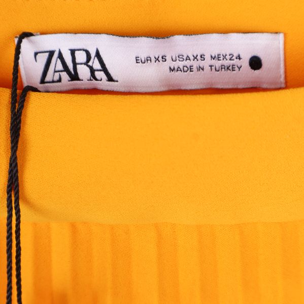 Zara märkesetikett med storleksinformation
