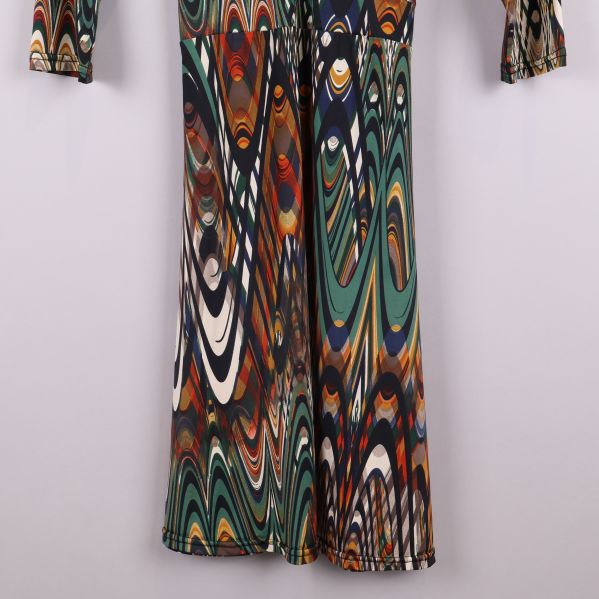 Nedre delen av klänningen med mönster