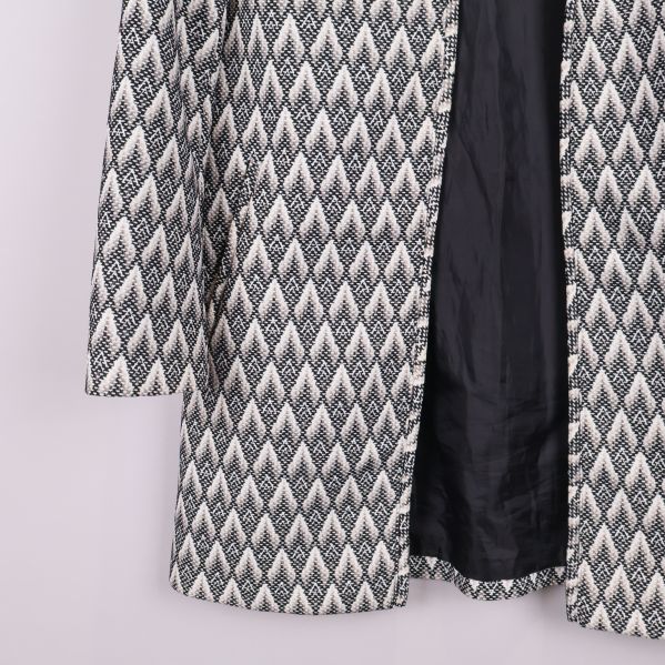 Nederdel av jacka med svart innerfoder