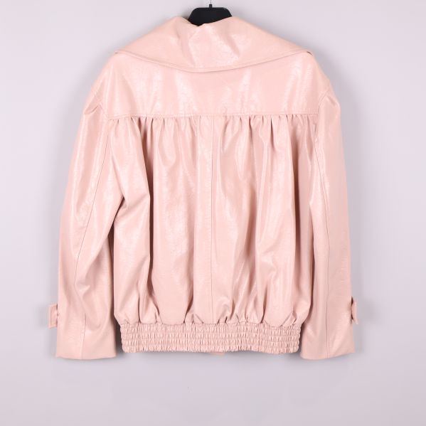 Jackans baksida med veck och resår