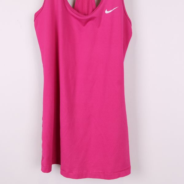 Nedre delen av cerise Nike sportlinne med enkel design
