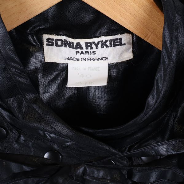 Sonia Rykiel Paris etikett inuti svart parkas