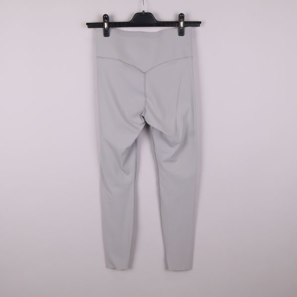 Baksida av ljusgrå shaping leggings
