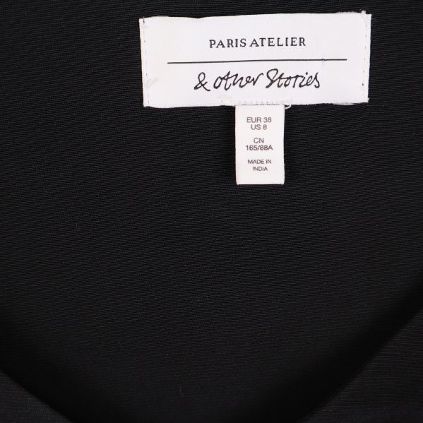 Nacketikett visar & Other Stories Paris Atelier