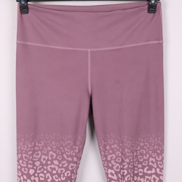 Detaljer på midjebandet av tights med sömmar