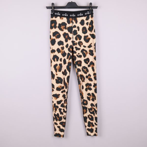 Framsidan av leopardmönstrade träningstights 