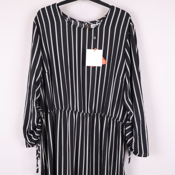 Övre del av randig klänning med detalj på ärmen