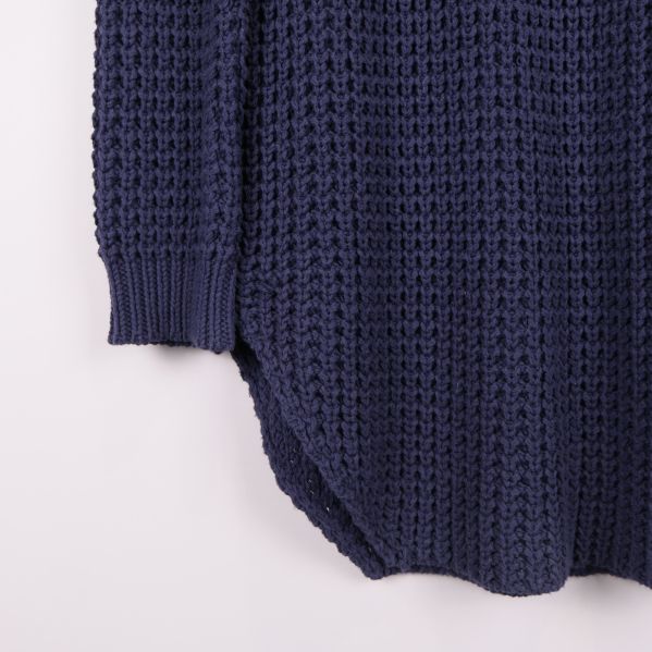 Närbild på nederkanten och ribbad mudd