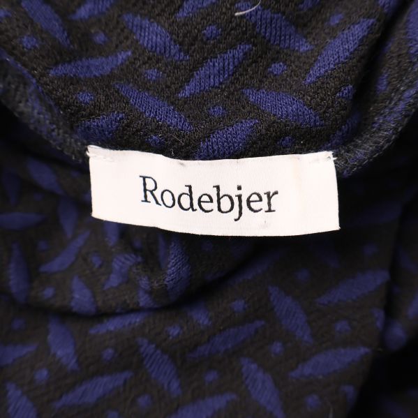 Rodebjer-varumärkesetikett i svart och vitt