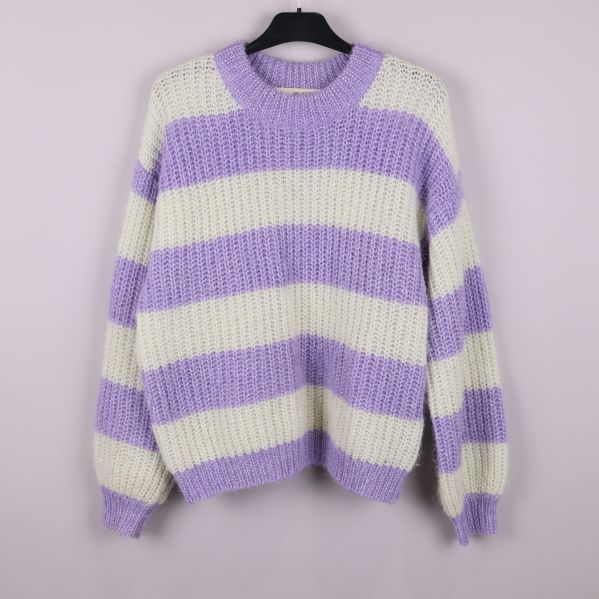 Stickad tröja med lila och vita breda ränder