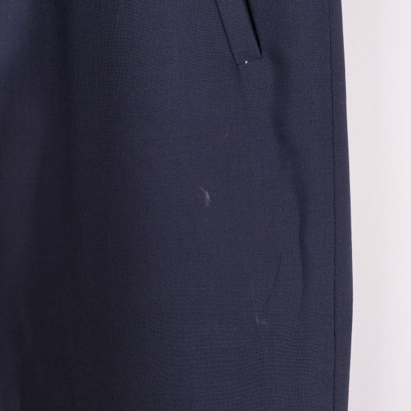 Närbild på fläck på framsida av benet