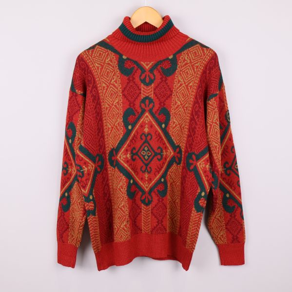 Stickad tröja med rött geometriskt mönster framifrån