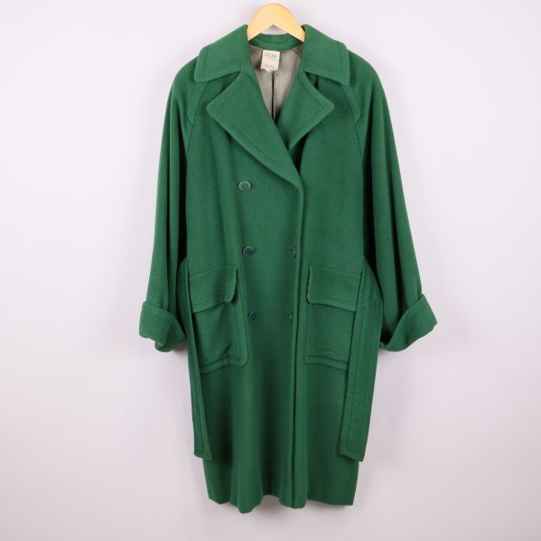 Grön lång kappa med stora fickor och bred krage