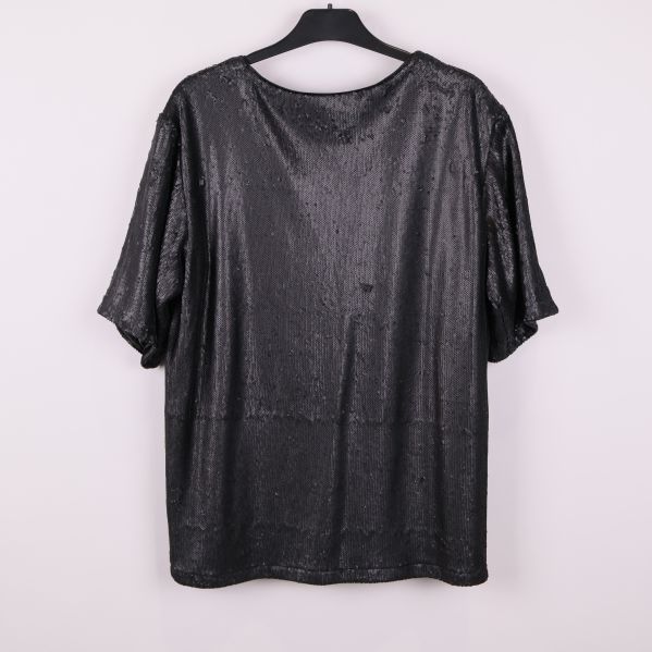 Baksida av svart paljett tröja