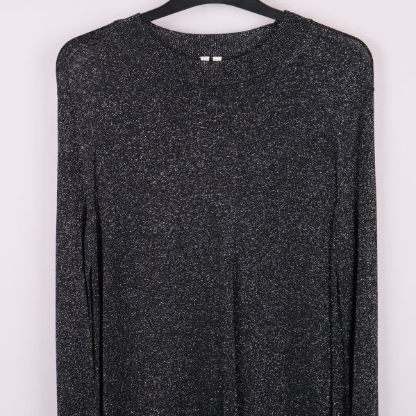 Övre delen av svart glittrig klänning och ärmar