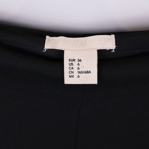 Storleksetikett från H&M visar EU 36