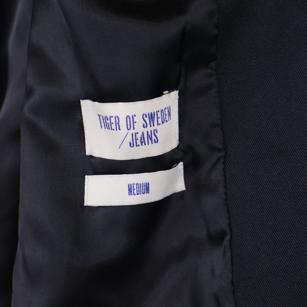 Invändig etikett Tiger of Sweden Jeans, medium