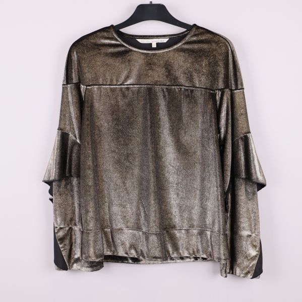 Glittrig topp med volangärmar framifrån