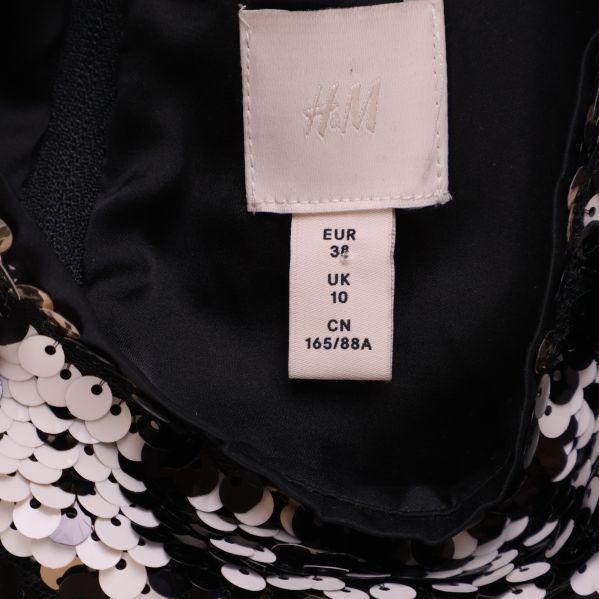 H&M storleksetikett visar EU 38 och UK 10