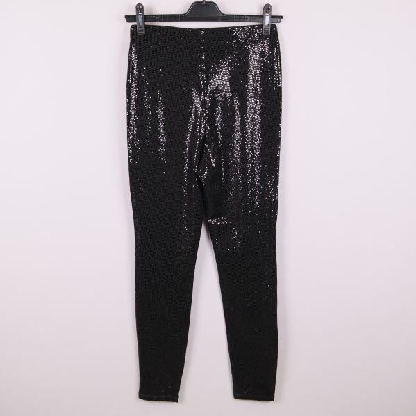 Svarta glittertights med paljetter bakifrån på galge