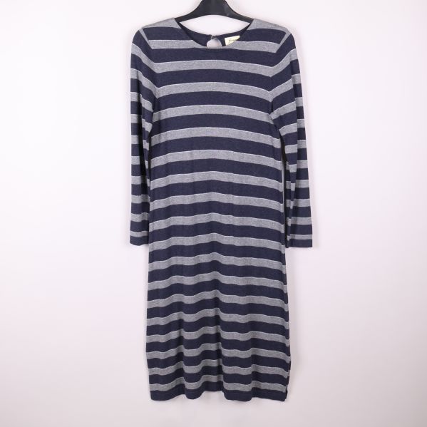 Randig trikåklänning med långa ärmar och rund hals