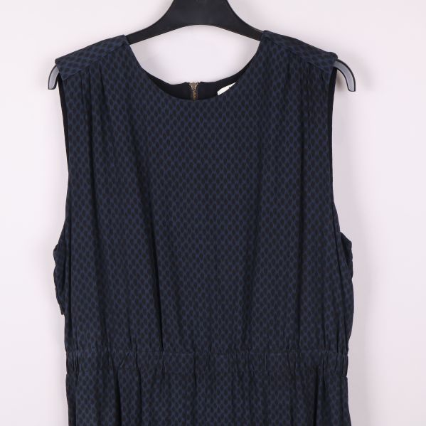 Övre framsidan av klänningen med elastisk midja