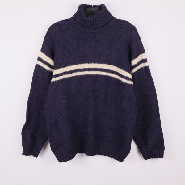 Blå polotröja med vita ränder framifrån