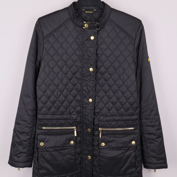 Framficka med gulddetaljer och dragkedjor