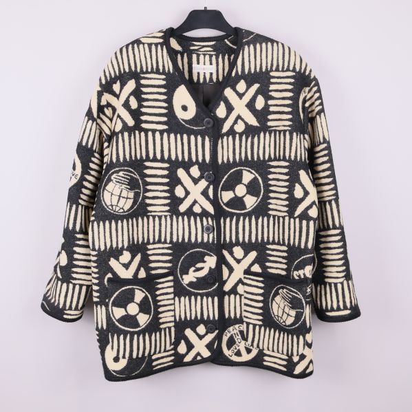 Jacka med grafiska symboler fram, svart och gräddvit