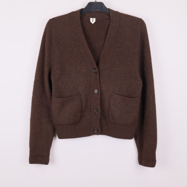 Brun cardigan med fickor och knappar frampå