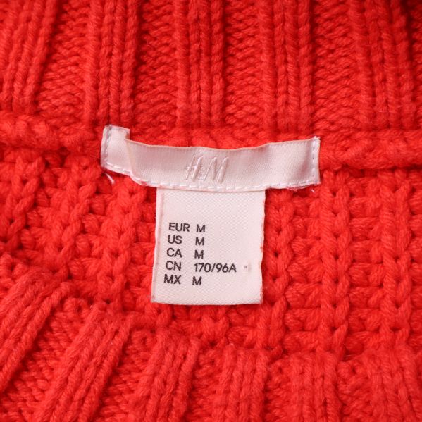 Närbild på storleksetikett H&M EUR M