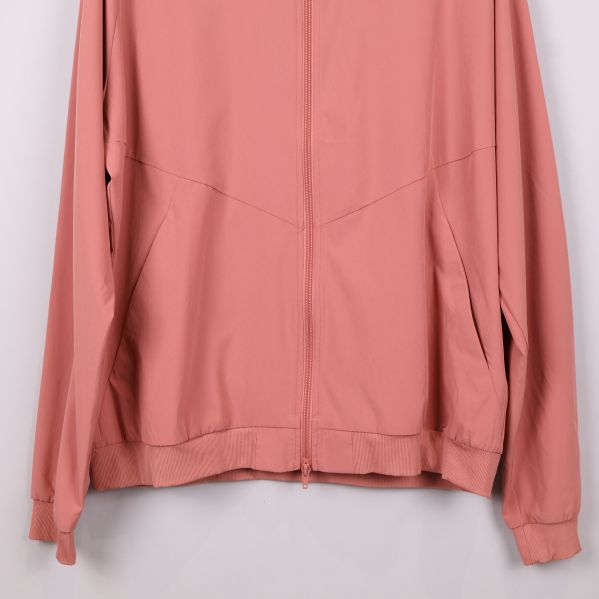 Närbild på framfickor och muddar nedtill