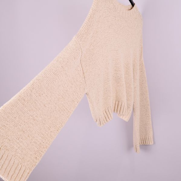 Tröja i sidovy som visar vida ärmar