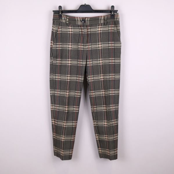 Framsidan av rutiga byxor 