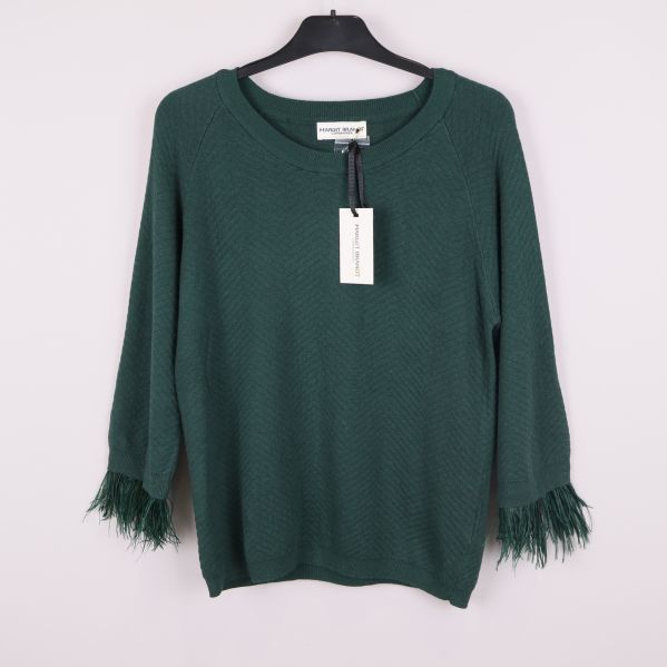 Mörkgrön stickad tröja med fransar på ärmarna framtill