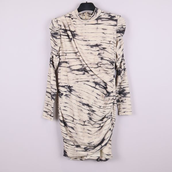 Batikmönstrad klänning med lång ärm framifrån