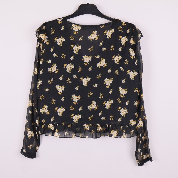Blommig svart blus med volang 