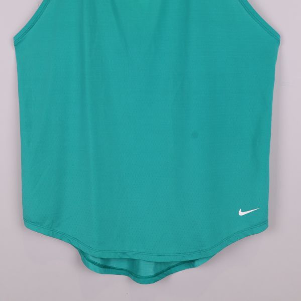 Närbild framsida nederkant med vit Swoosh-logga