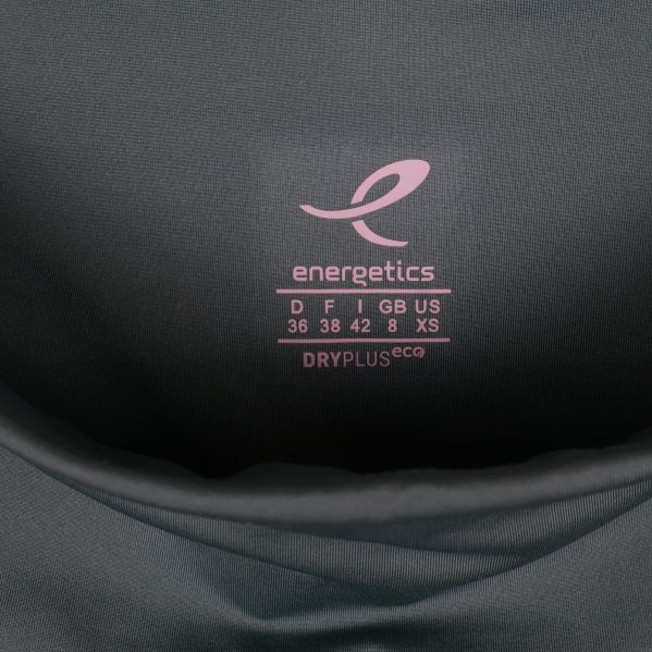 Logotyp och storleksinformation inuti midjan på tightsen