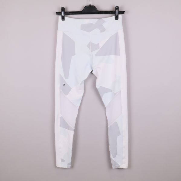 Baksidan av tights med ljust grafiskt mönster