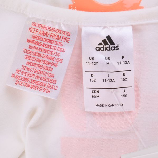 Storleksetikett inuti Adidas-linne visar storlek och ursprung