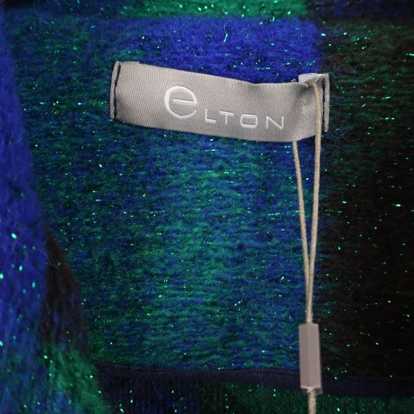 Närbild på etikett med Elton-logotyp på insidan av jackan